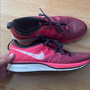Nike Flyknit Trainer pink/grey mens size 6.5